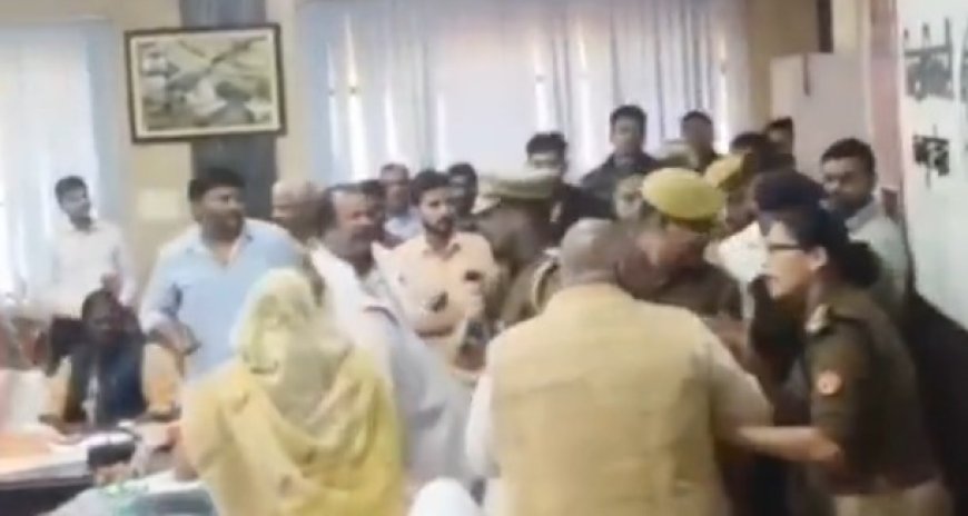 कानपूर  में बीजेपी सांसद और पूर्व सांसद में मची मार तो तगड़े मज़े ले गए अखिलेश यादव